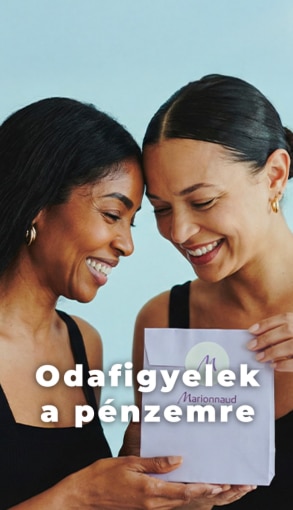 Kis ajándék átadása, kedvező árú szépségmeglepetés