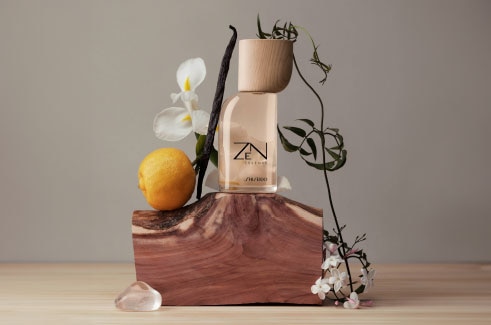 Shiseido Zen parfüm, letisztult üveg természetes fa és virág motívumokkal