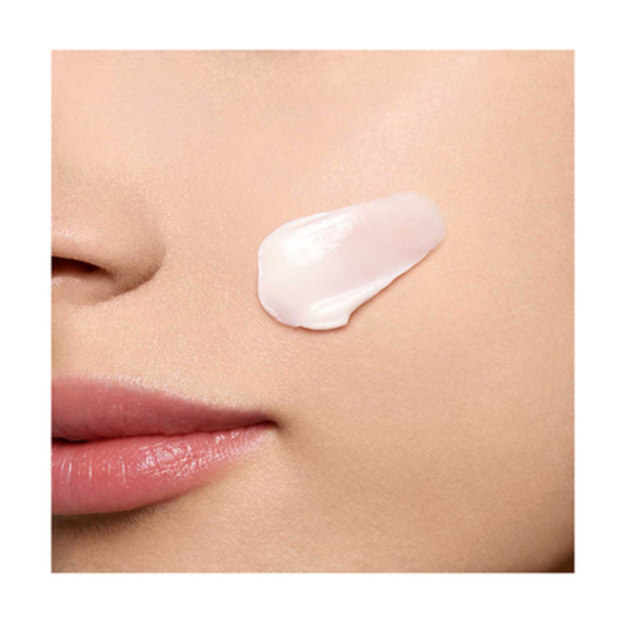 SUPER RESTORATIVE NAPPALI KRÉM MINDEN BŐRTÍPUSRA