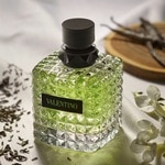50 ML VALENTINO BORN ROMA GREEN DONNA Born in Roma Donna Green Stravaganza Eau de Parfum 6 of 8 Born in Roma Donna Green Stravaganza Eau de Parfum