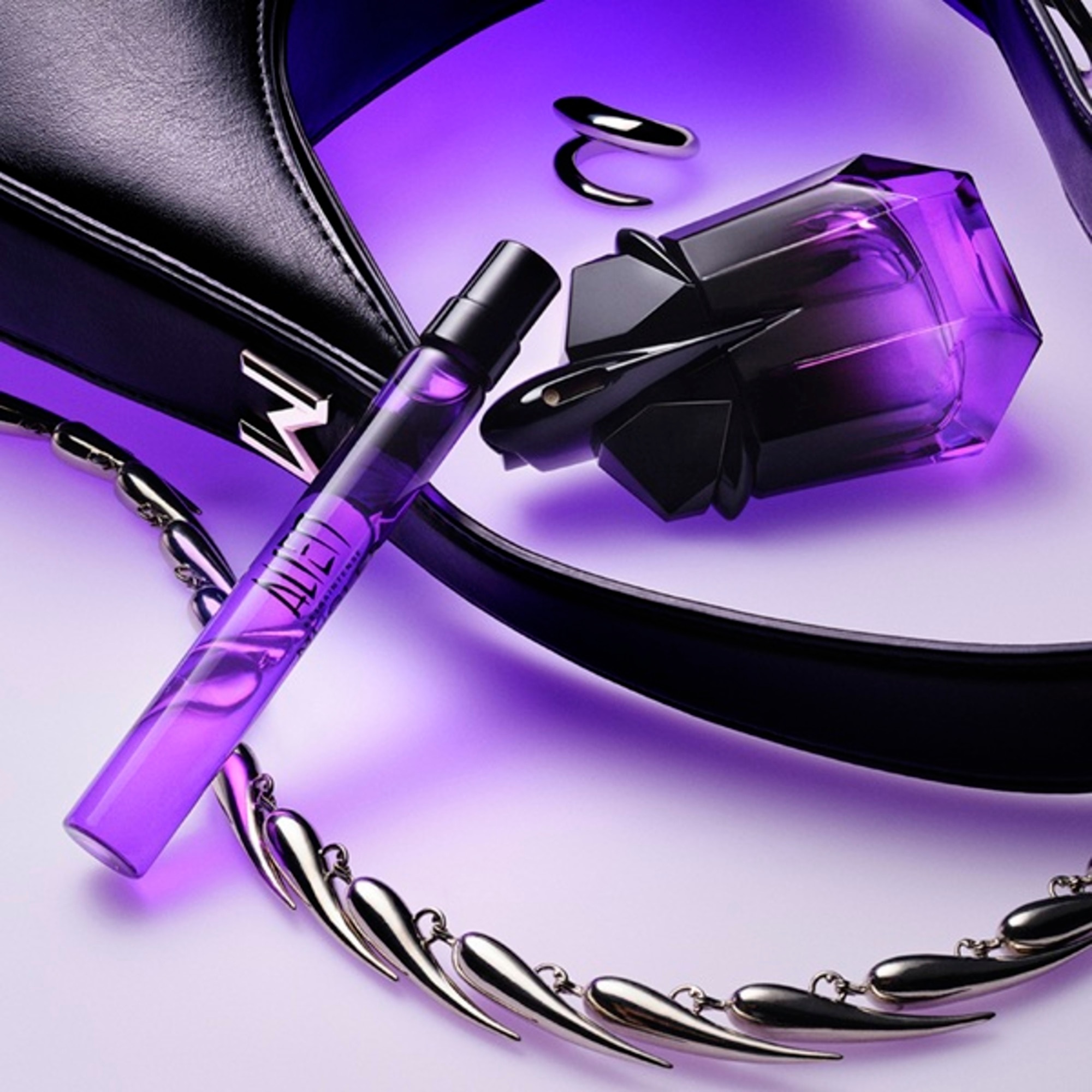 90 ML MUGLER ALIEN Alien Eau de Parfum Extraintense  1 of 8 