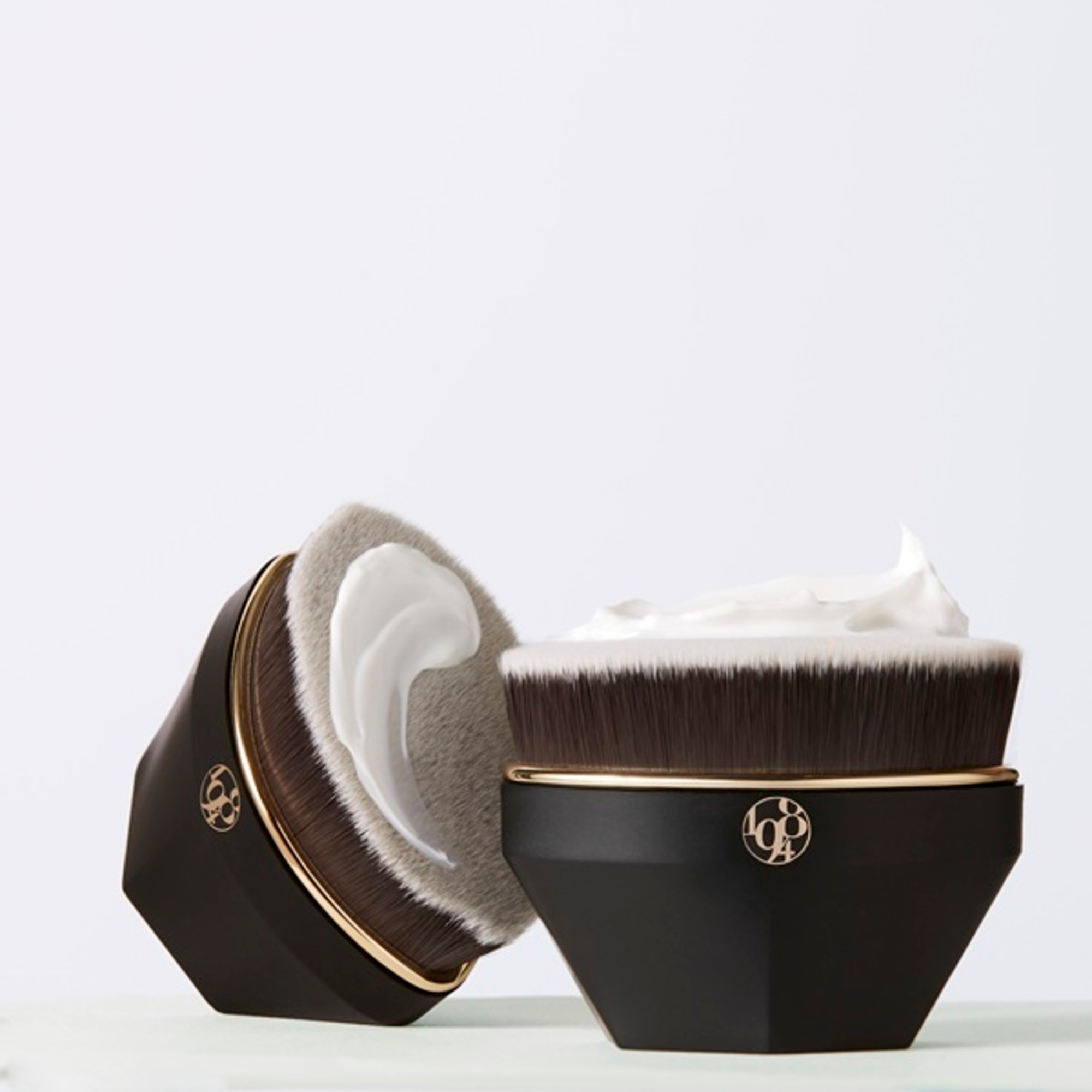 Alapozó és ápoló ecset N°04