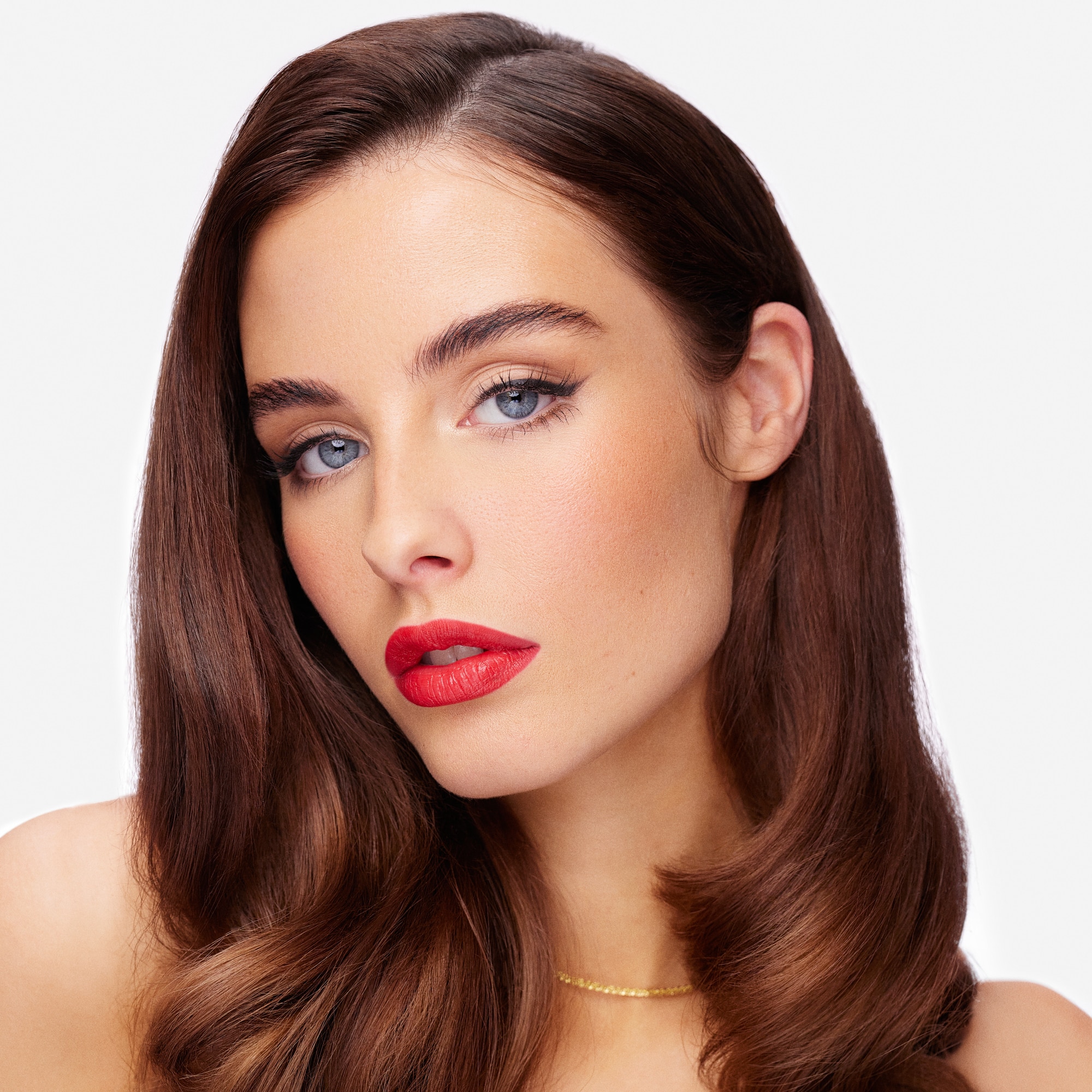 Satin-finish bársonyos ajakrúzs