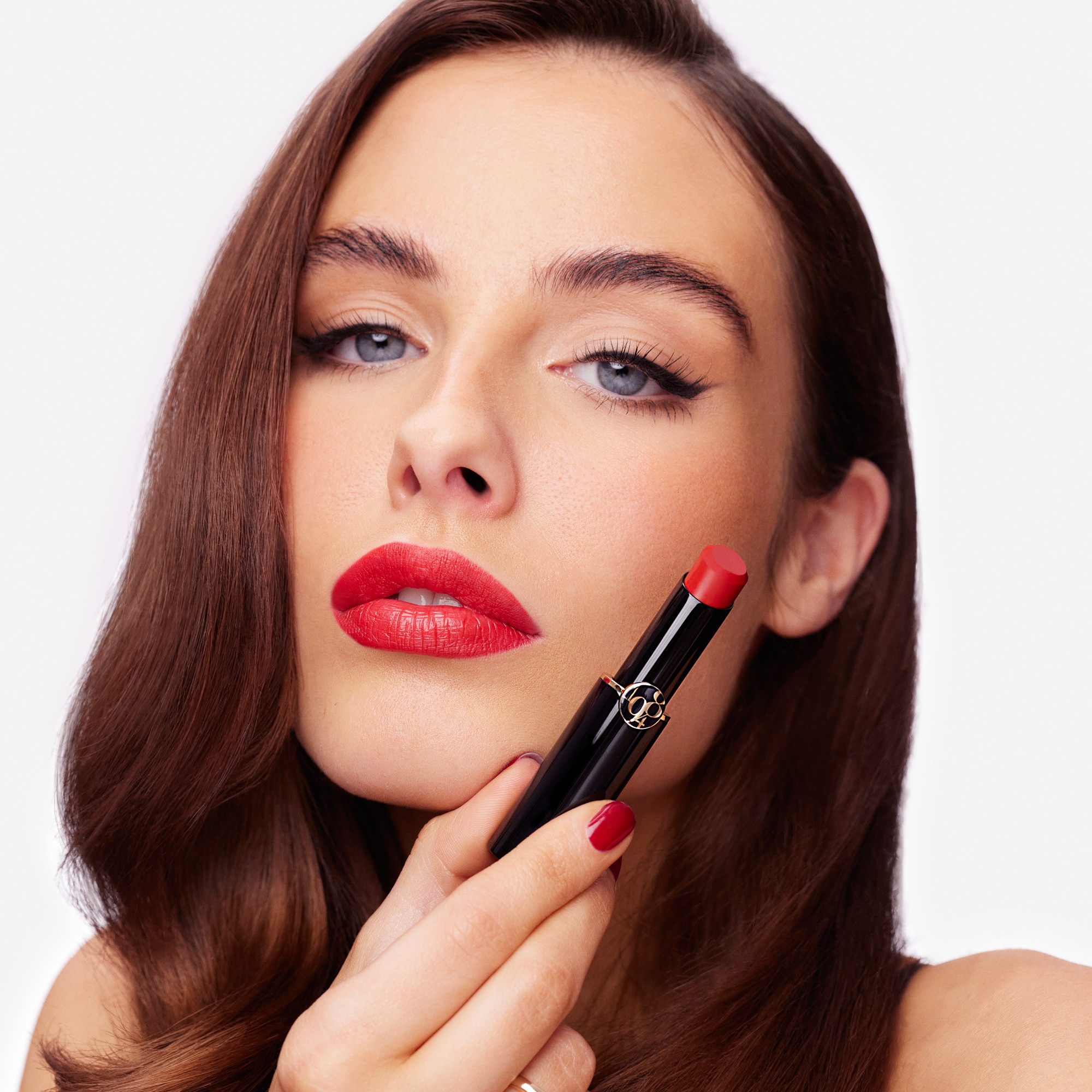 Satin-finish bársonyos ajakrúzs