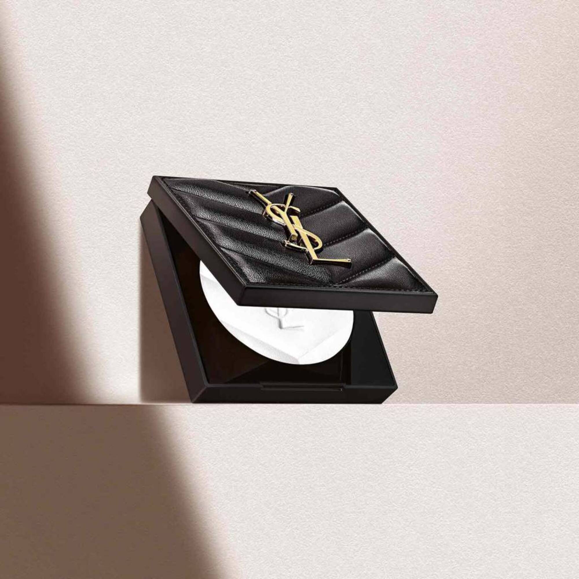 ALL HOURS HYPER FINISH Púder