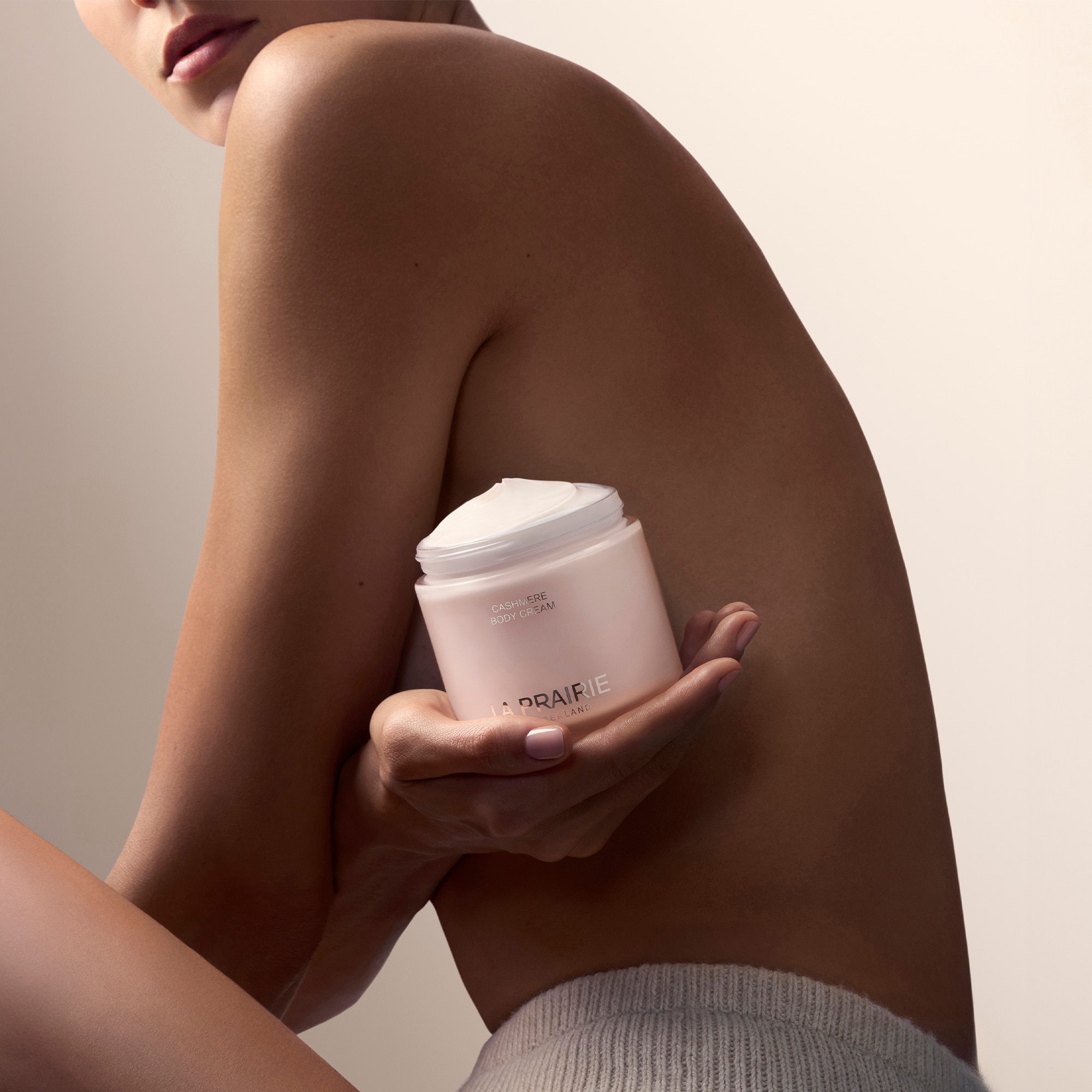 200 ML LA PRAIRIE Cashmere Cashmere Testápoló krém  6 of 7 Cashmere Testápoló krém