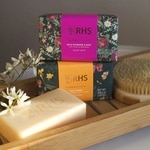 200 G SOMERSET RHS Szappan The Rewild Collection Wild Rhubarb Mint 2 of 3 Szappan The Rewild Collection Wild Rhubarb Mint
